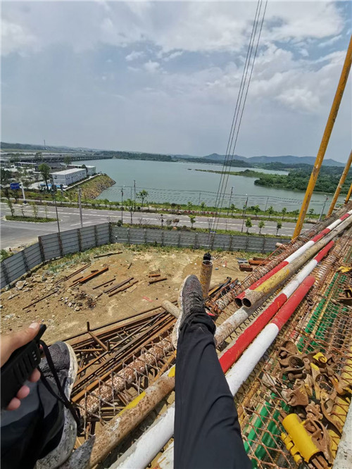 建阳区作业中发生设备损坏或人员意外，责任怎么划分？