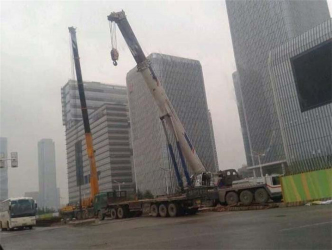 建阳区“自动找平”—— 吊车的 “平地神器” 技术
