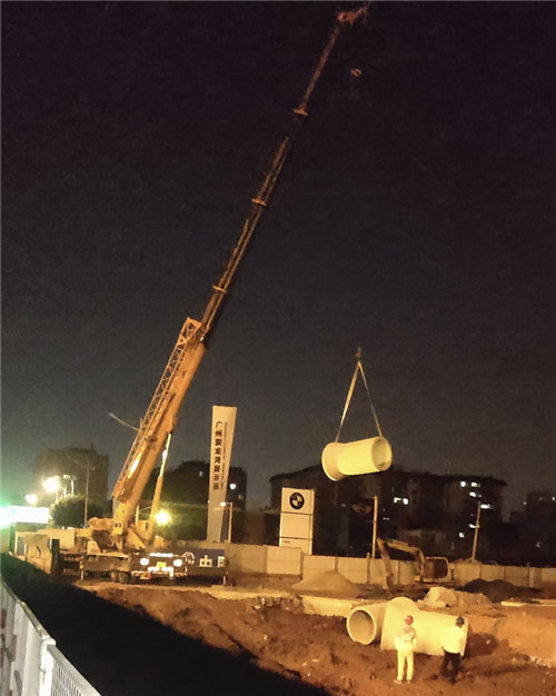 建阳区“弯臂矫正”—— 吊车的 “形变补偿” 技术